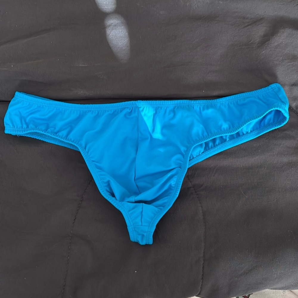 Men’s swim thong.